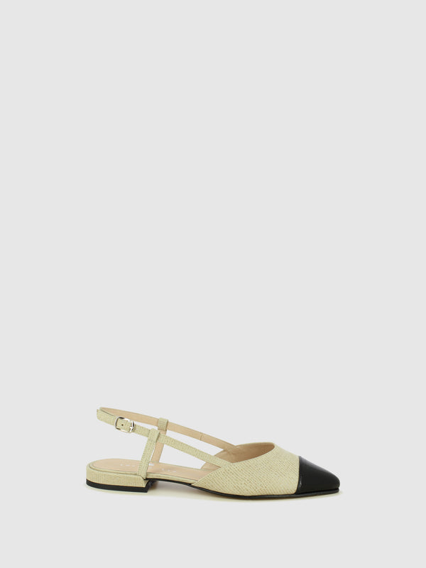 Sandálias com Fivela em Preto